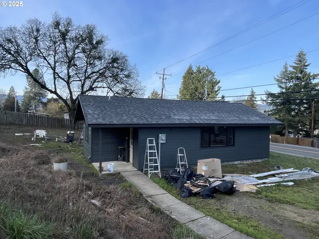 $429,000 | 434 South Old Pacific Highway, Myrtle Creek, OR 97457