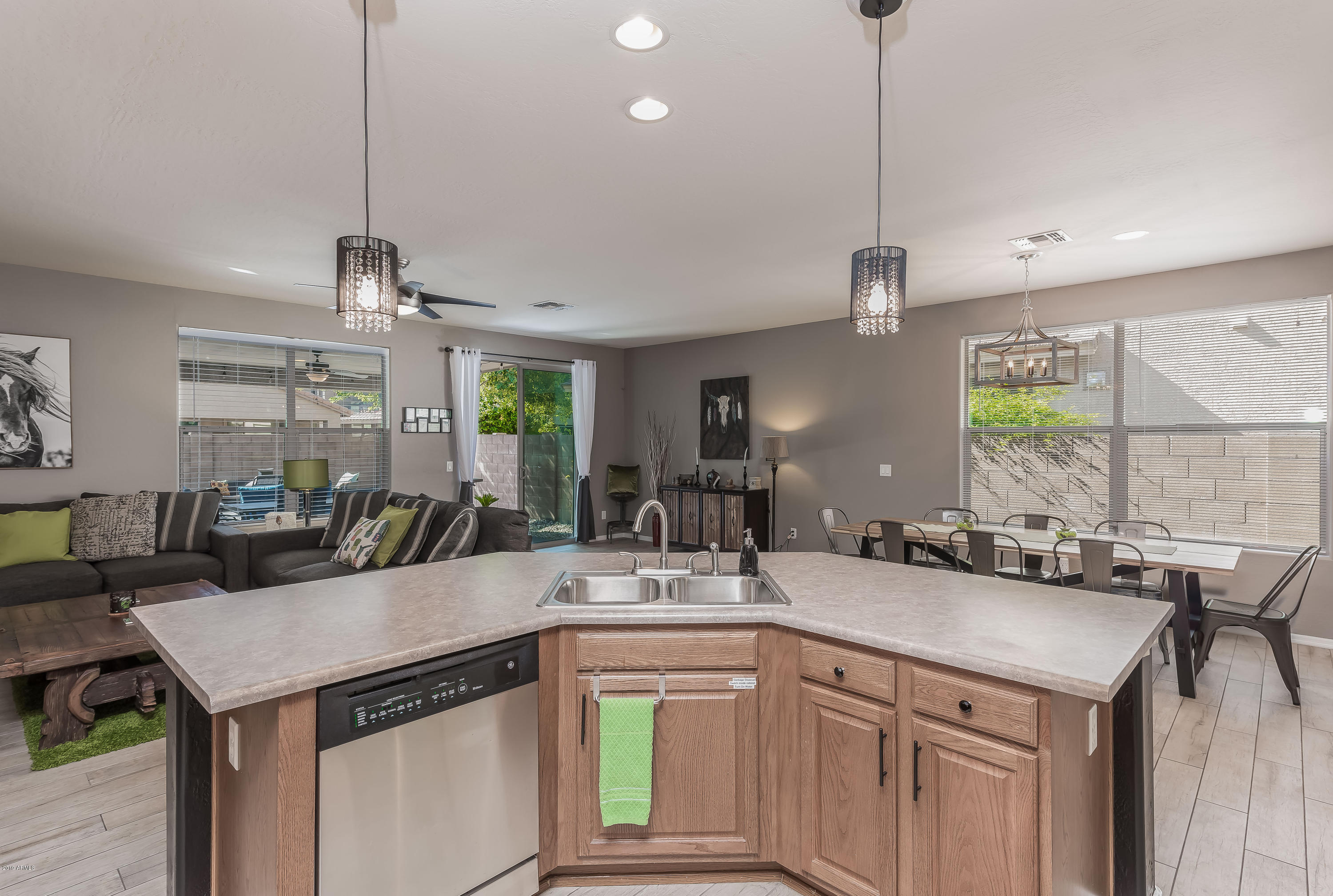 3013 West Trapanotto Road Phoenix, AZ 85086 - Photo 12 of 35 10