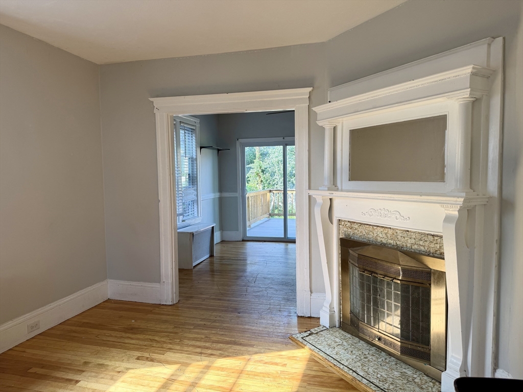31 Stoneland Road Worcester, MA 01603 - Photo 6 of 33