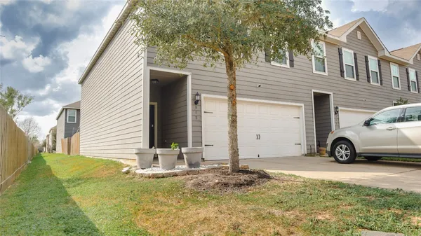 $219,900 | 312 Driftwood Grove Lane, Brookshire, TX 77423