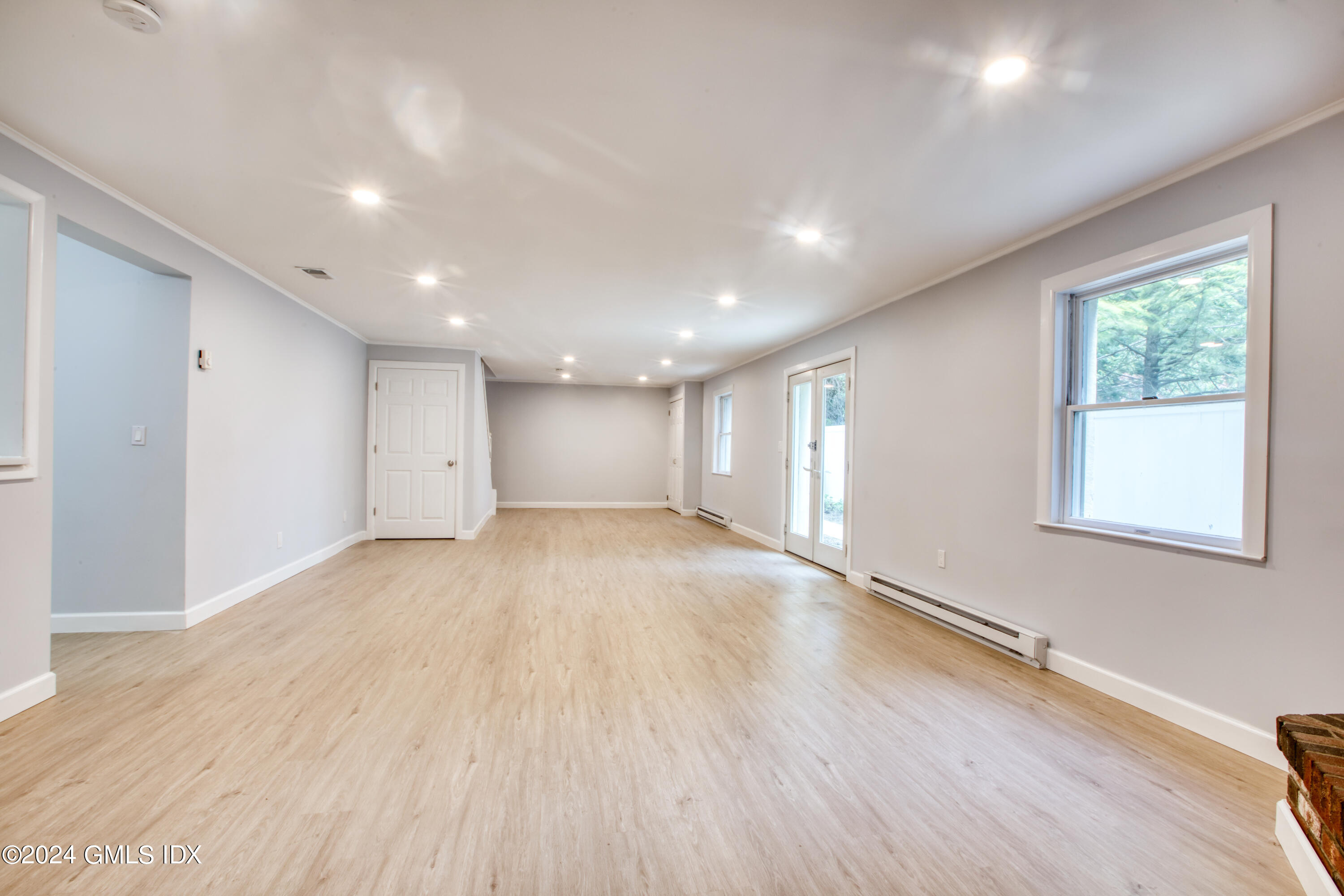 8 Ridge Place, Unit 1 Greenwich, CT 06831 - Photo 25 of 38 LL FAMILY ROOM
