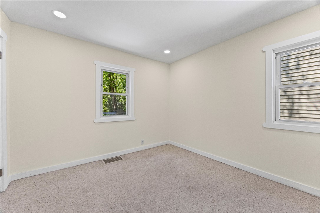 27 Dakeland Road Irondequoit, NY 14617 - Photo 25 of 50