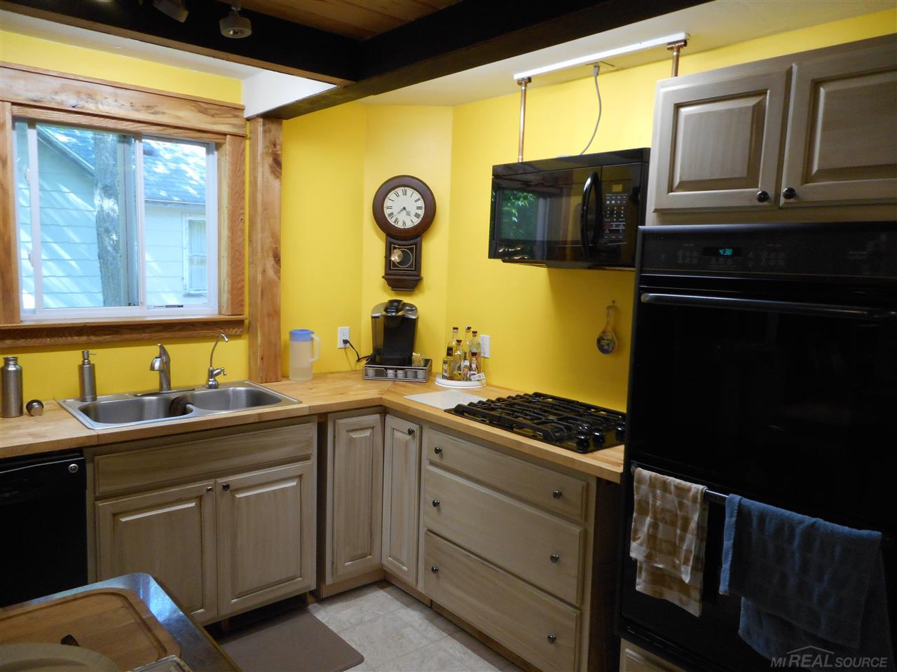 4180 Lakeshore Road Lexington, MI 48450 - Photo 17 of 42 31324847-16.JPG
