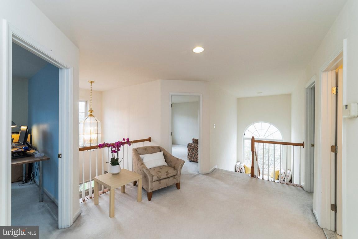 2944 Edgelea Road Vienna, VA 22181 - Photo 30 of 57 Landing