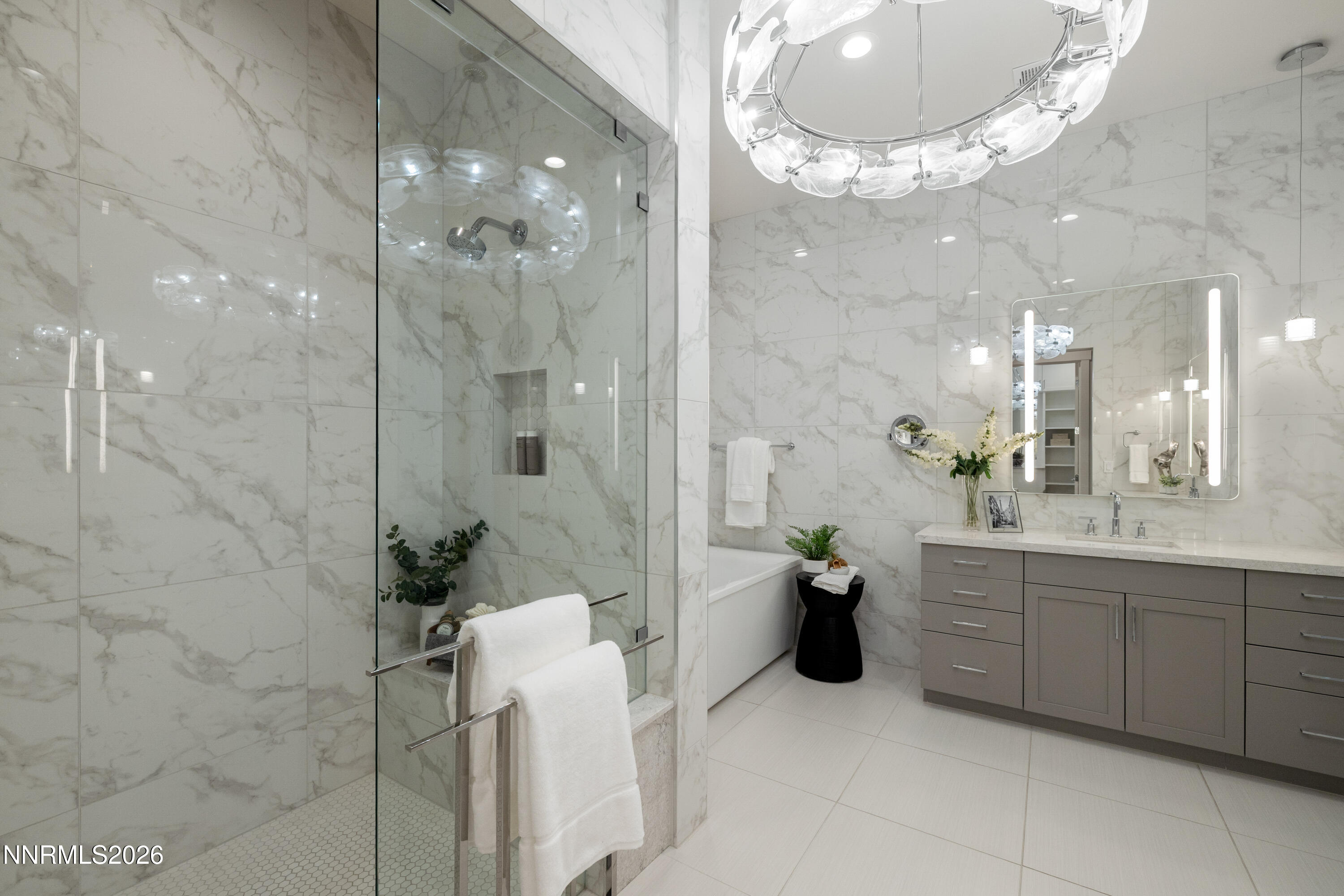 6101 South Pleasant Oak Trail Reno, NV 89511 - Photo 18 of 41 Primary Bath