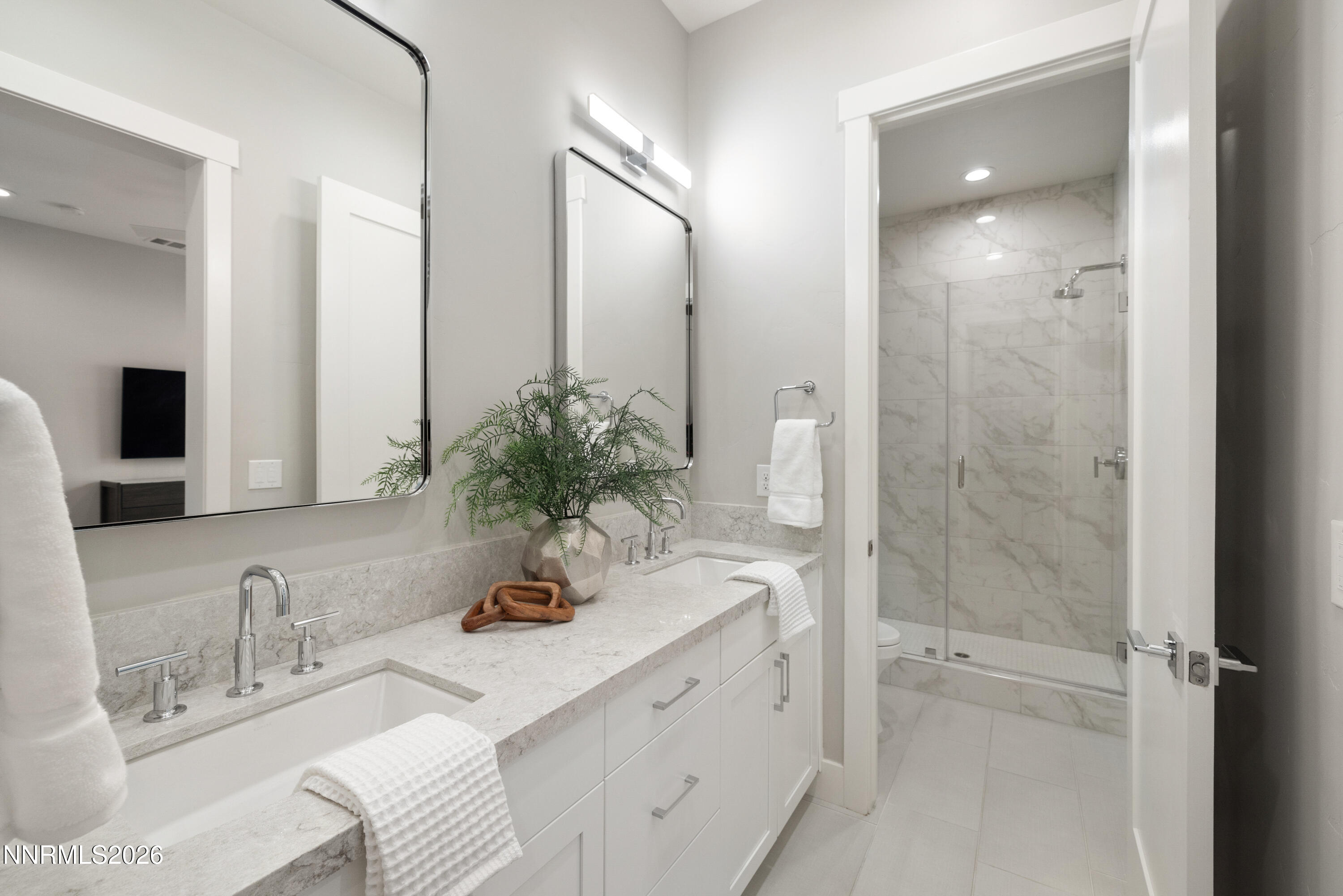 6101 South Pleasant Oak Trail Reno, NV 89511 - Photo 25 of 41 Guest Suite Bath