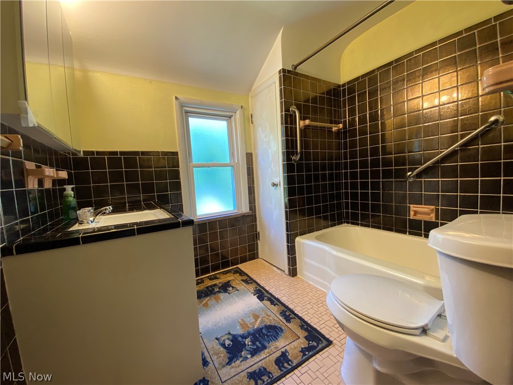 5173 East Farnhurst Road Cleveland, OH 44124 - Photo 12 of 20