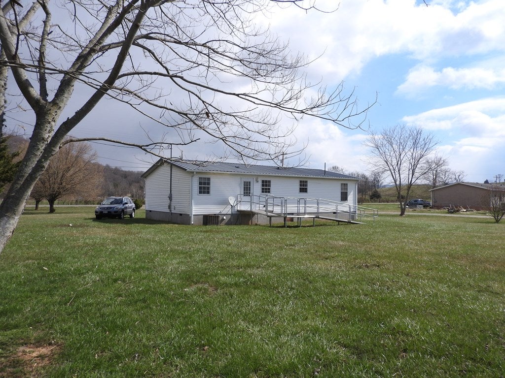 3639 Ivanhoe Road Ivanhoe, VA 24350 - Photo 4 of 14 Gallery Image 4