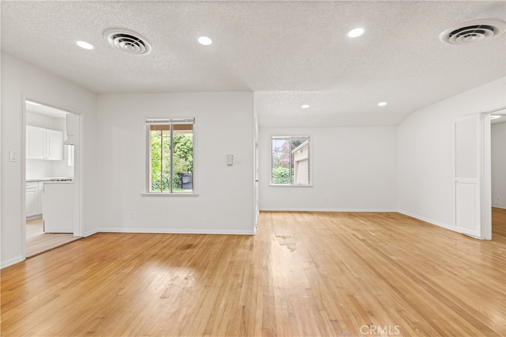 18418 Sylvan Street Reseda, CA 91335 - Photo 5 of 18