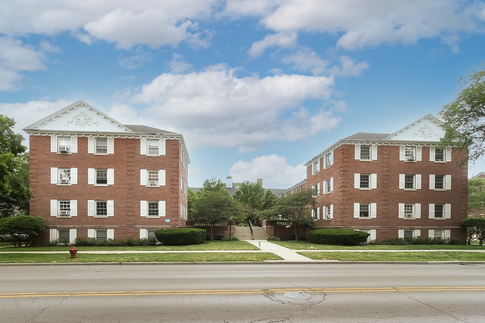 342 Ridge Avenue, Unit 2 Evanston, IL 60202 - Photo 1 of 20 Gallery Image 1