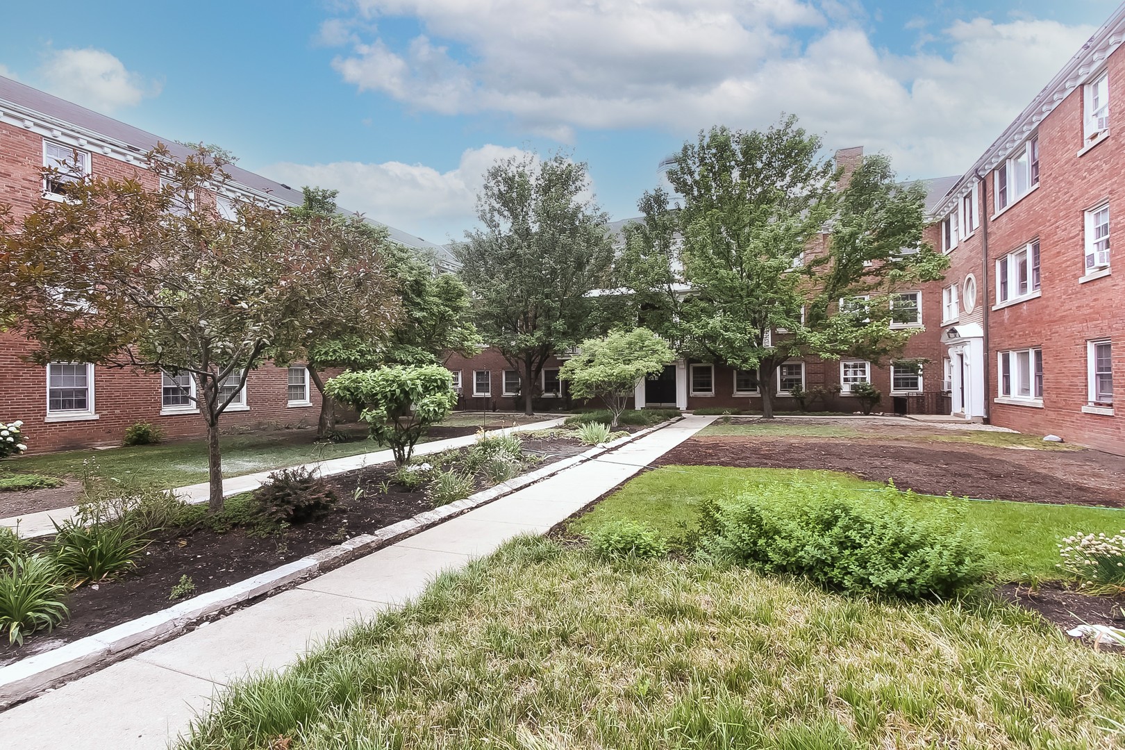 342 Ridge Avenue, Unit 2 Evanston, IL 60202 - Photo 2 of 20 Gallery Image 2
