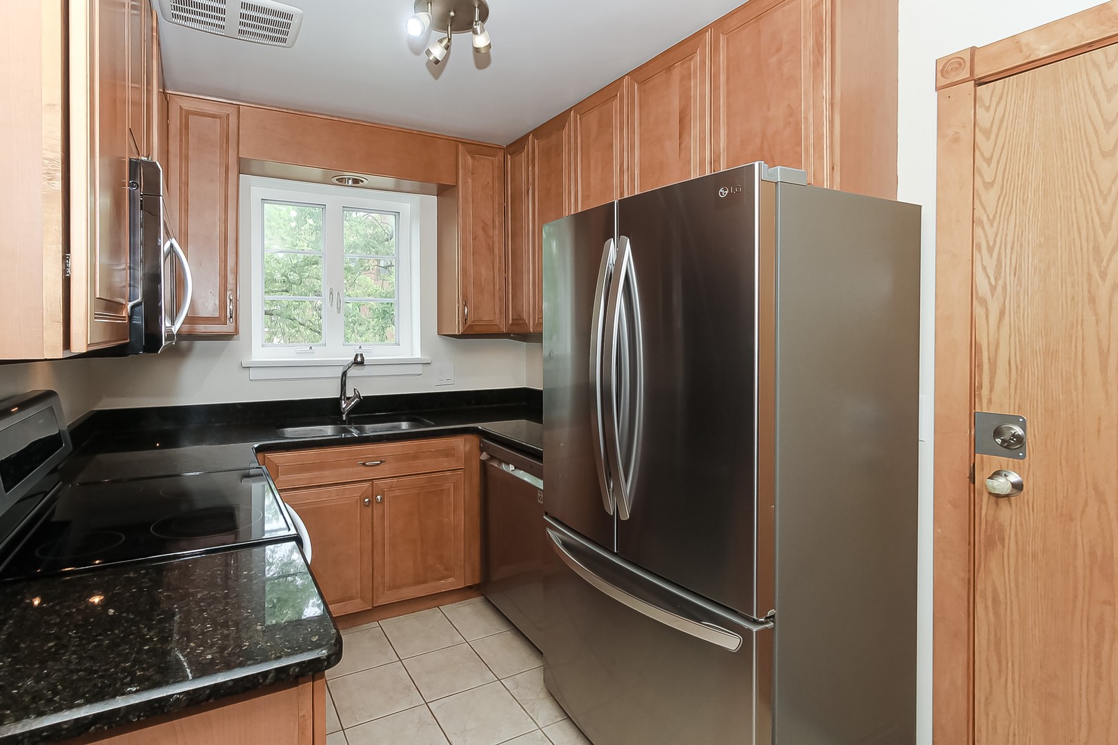 342 Ridge Avenue, Unit 2 Evanston, IL 60202 - Photo 9 of 20 Gallery Image 9