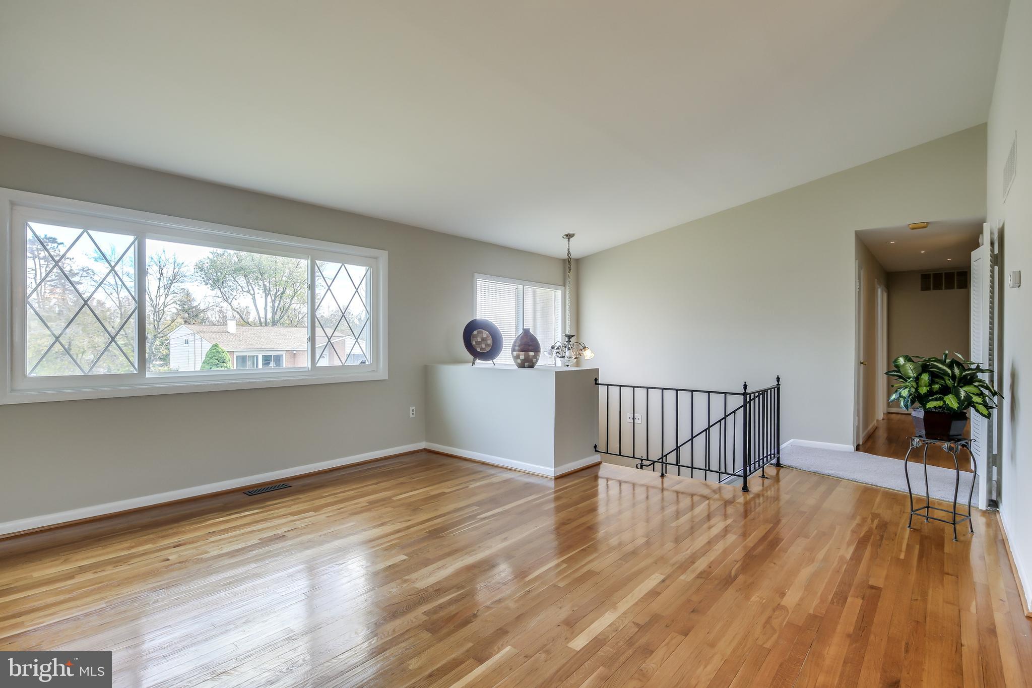 7429 Kathydale Road Pikesville, MD 21208 - Photo 8 of 31 Living Room
