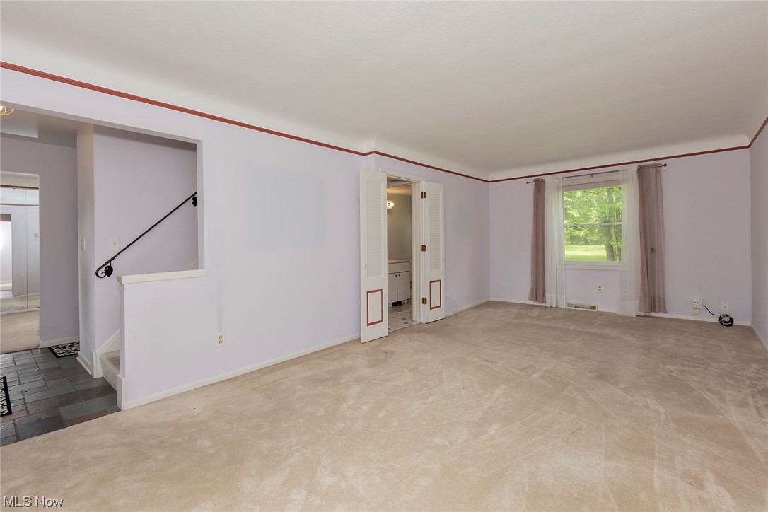 5693 Falkirk Road Lyndhurst, OH 44124 - Photo 12 of 32 Gallery Image 12