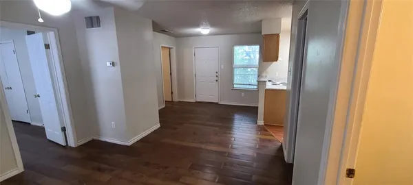 $1,200 | 1907 Robbins Place, Unit 204, Austin, TX 78705