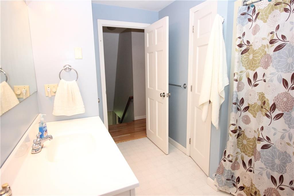 4 Beaver Dam Road South Berwick, ME 03908 - Photo 23 of 32 Second floor bathroom