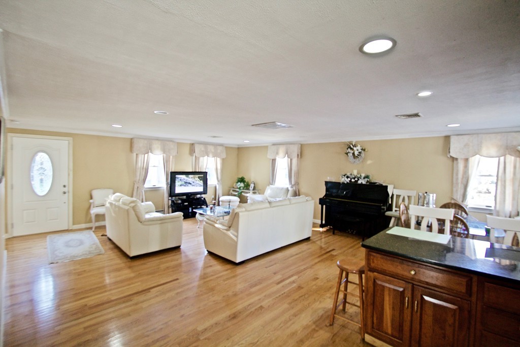 16 Lawrence Road Lynn, MA 01904 - Photo 3 of 18 Gallery Image 3