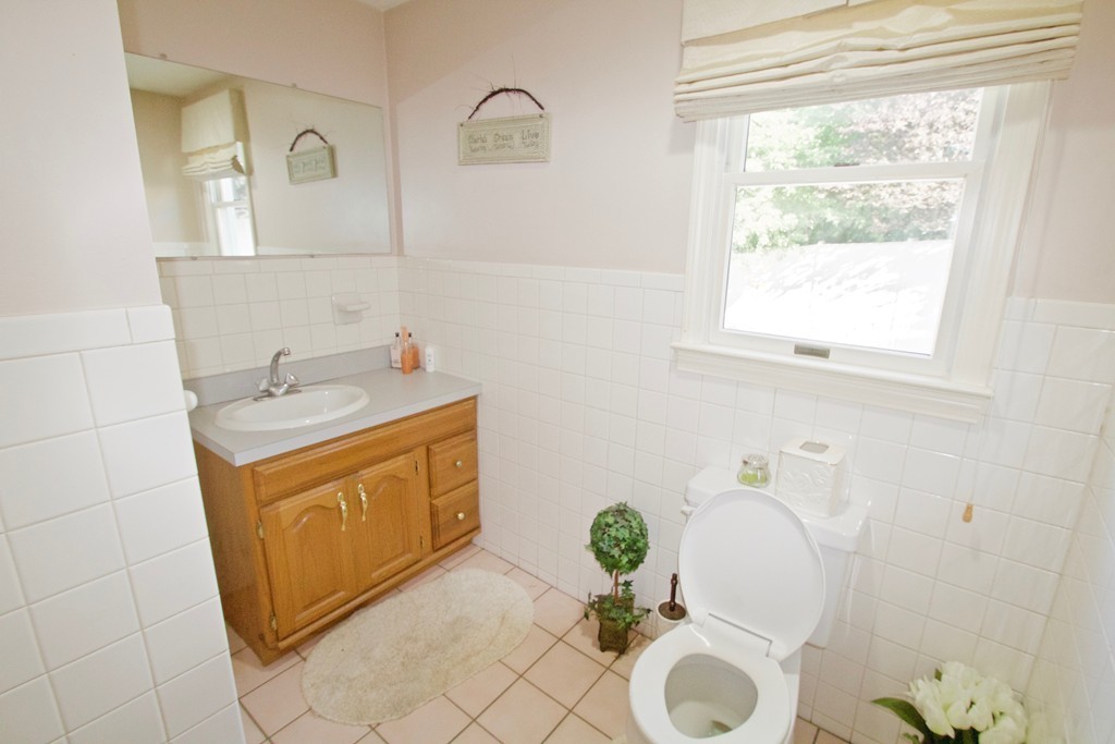 16 Lawrence Road Lynn, MA 01904 - Photo 7 of 18 Gallery Image 7