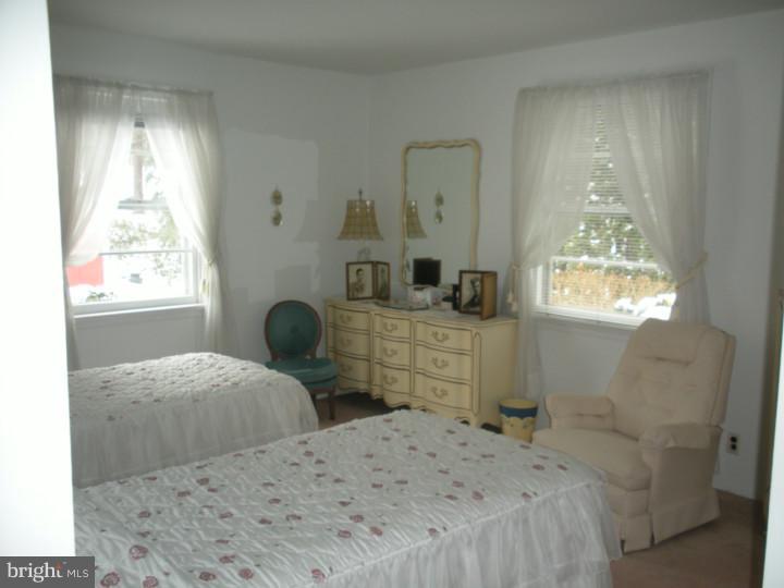1009 Edann Road Oreland, PA 19075 - Photo 17 of 23 Bedroom - Main