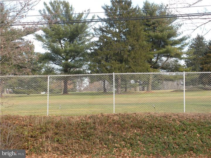 1009 Edann Road Oreland, PA 19075 - Photo 22 of 23 View in Back