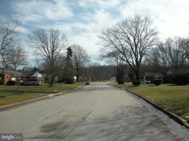 1009 Edann Road Oreland, PA 19075 - Photo 4 of 23 Community Entrance