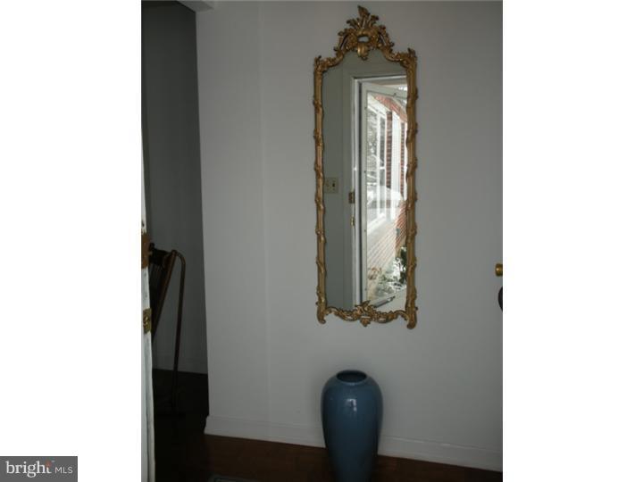 1009 Edann Road Oreland, PA 19075 - Photo 5 of 23 Foyer