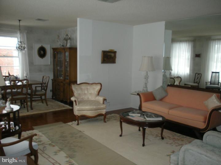 1009 Edann Road Oreland, PA 19075 - Photo 7 of 23 Living Room