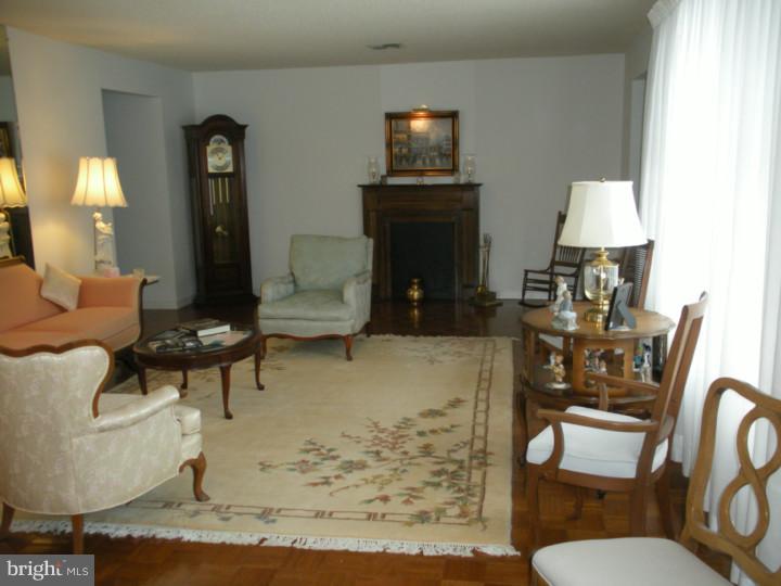 1009 Edann Road Oreland, PA 19075 - Photo 10 of 23 Living Room