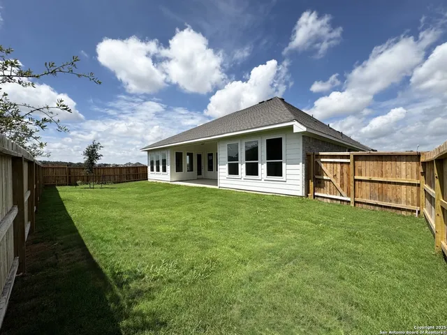 a view of a house with backyard