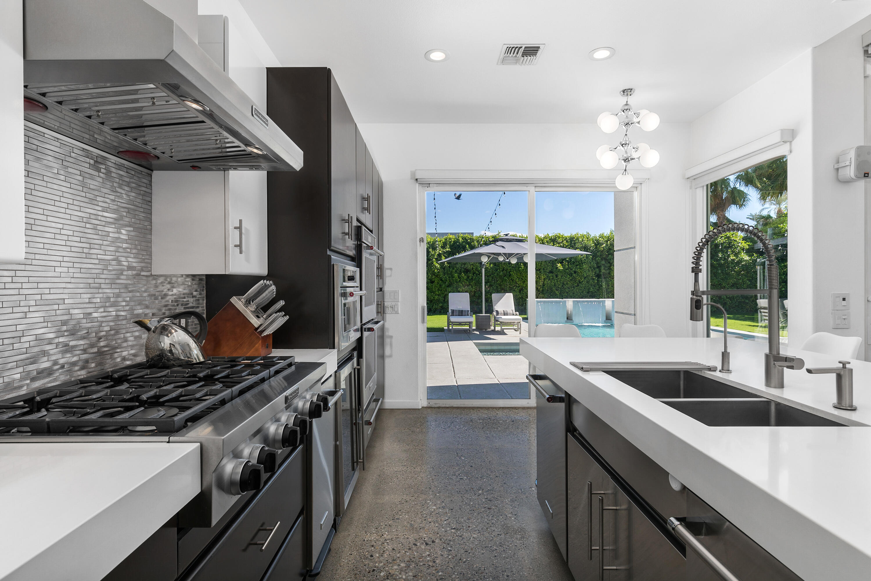 11 Sterling Place Rancho Mirage, CA 92270 - Photo 17 of 47 23_10940853_155431_155431-EI-121