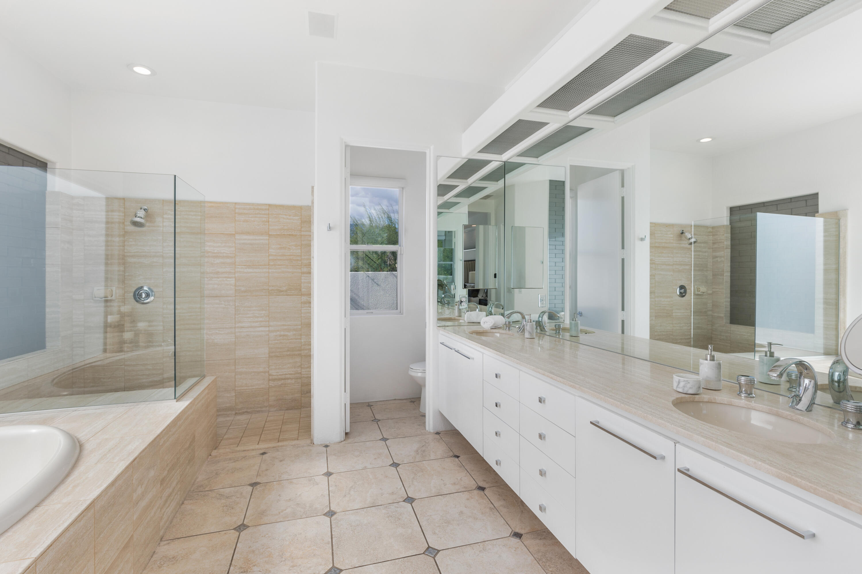 11 Sterling Place Rancho Mirage, CA 92270 - Photo 29 of 47 35_10940861_155431_155431-EI-132