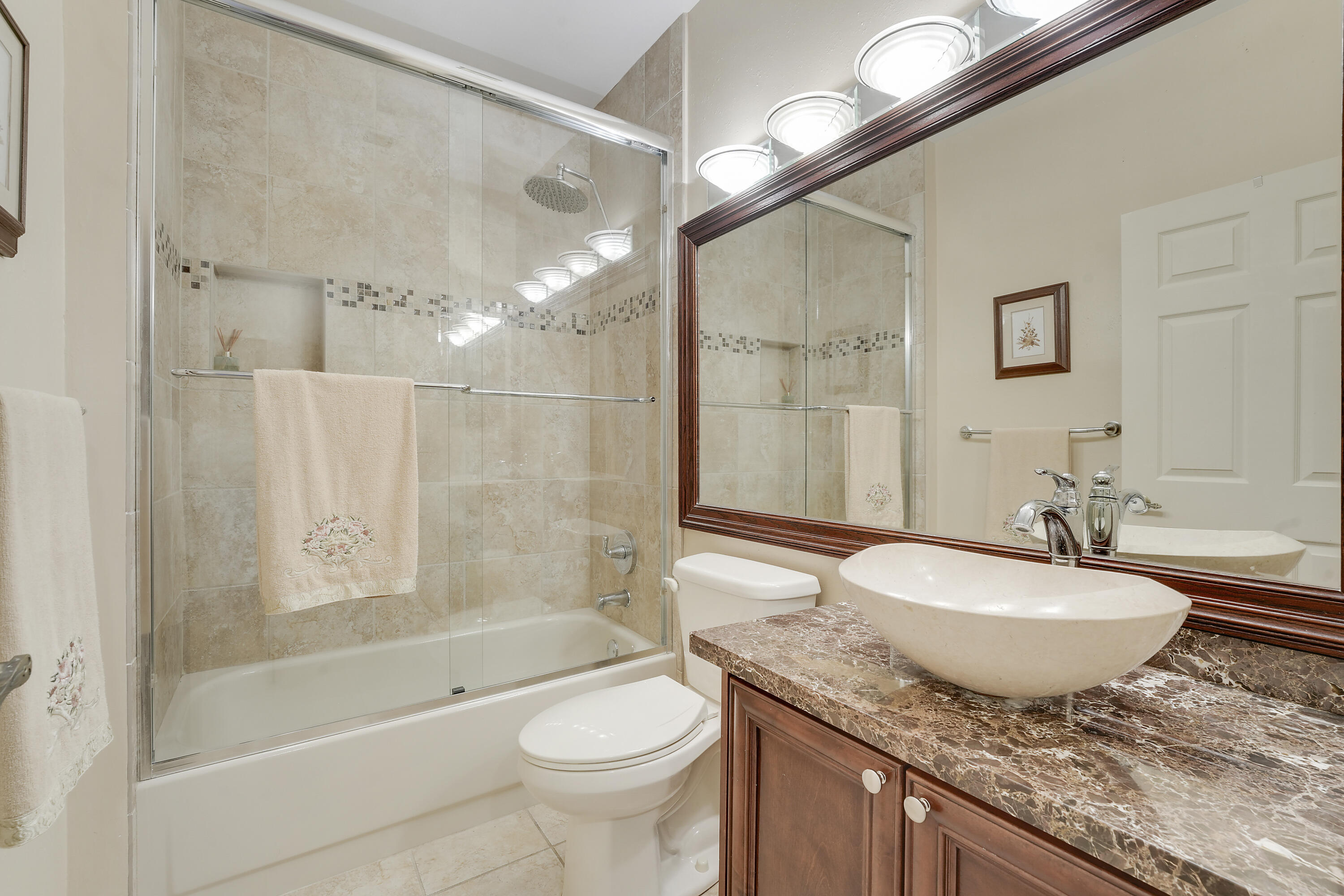 7599 Cinebar Drive, Unit 36U Boca Raton, FL 33433 - Photo 21 of 26 Second Bathroom