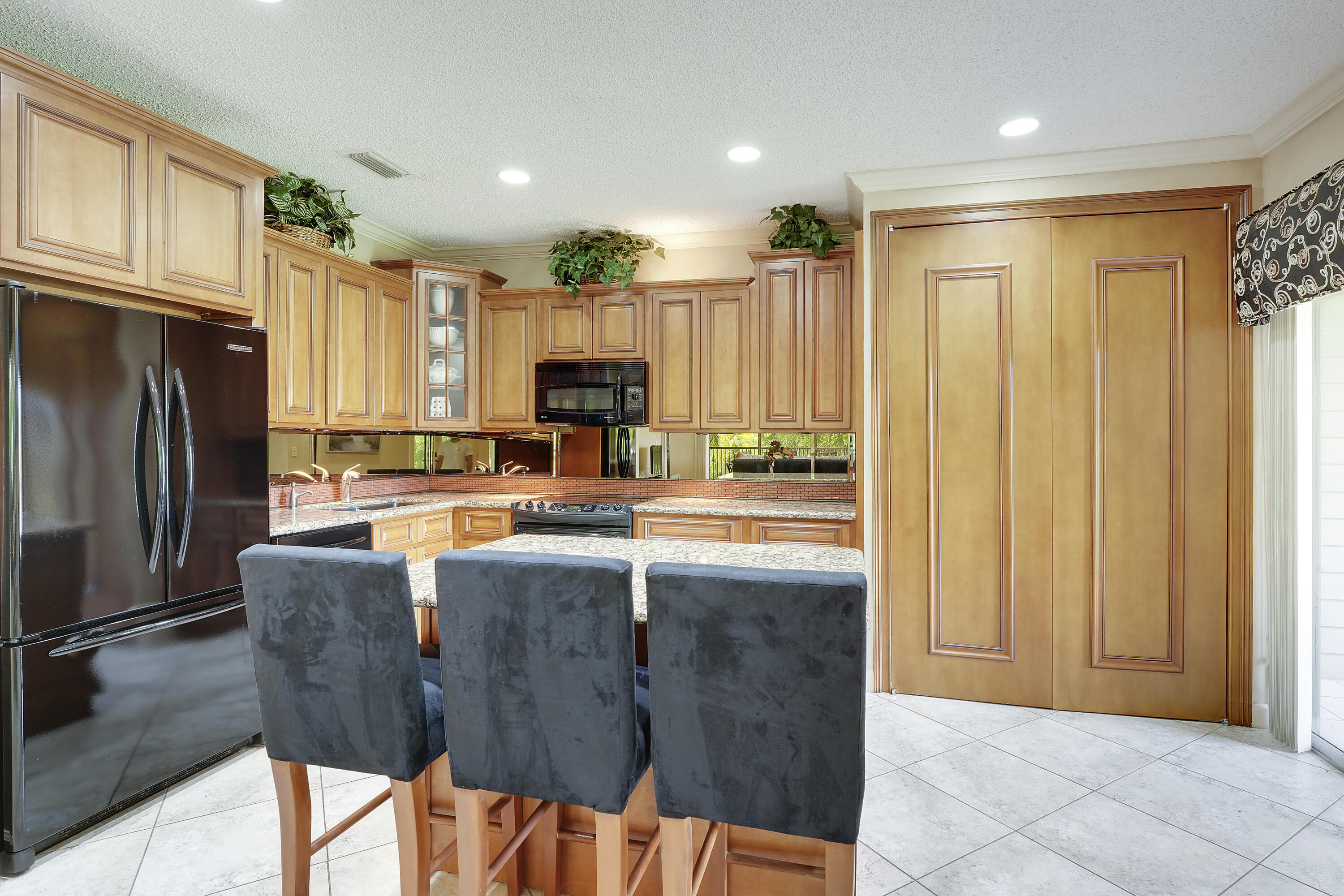 7599 Cinebar Drive, Unit 36U Boca Raton, FL 33433 - Photo 6 of 26 Kitchen