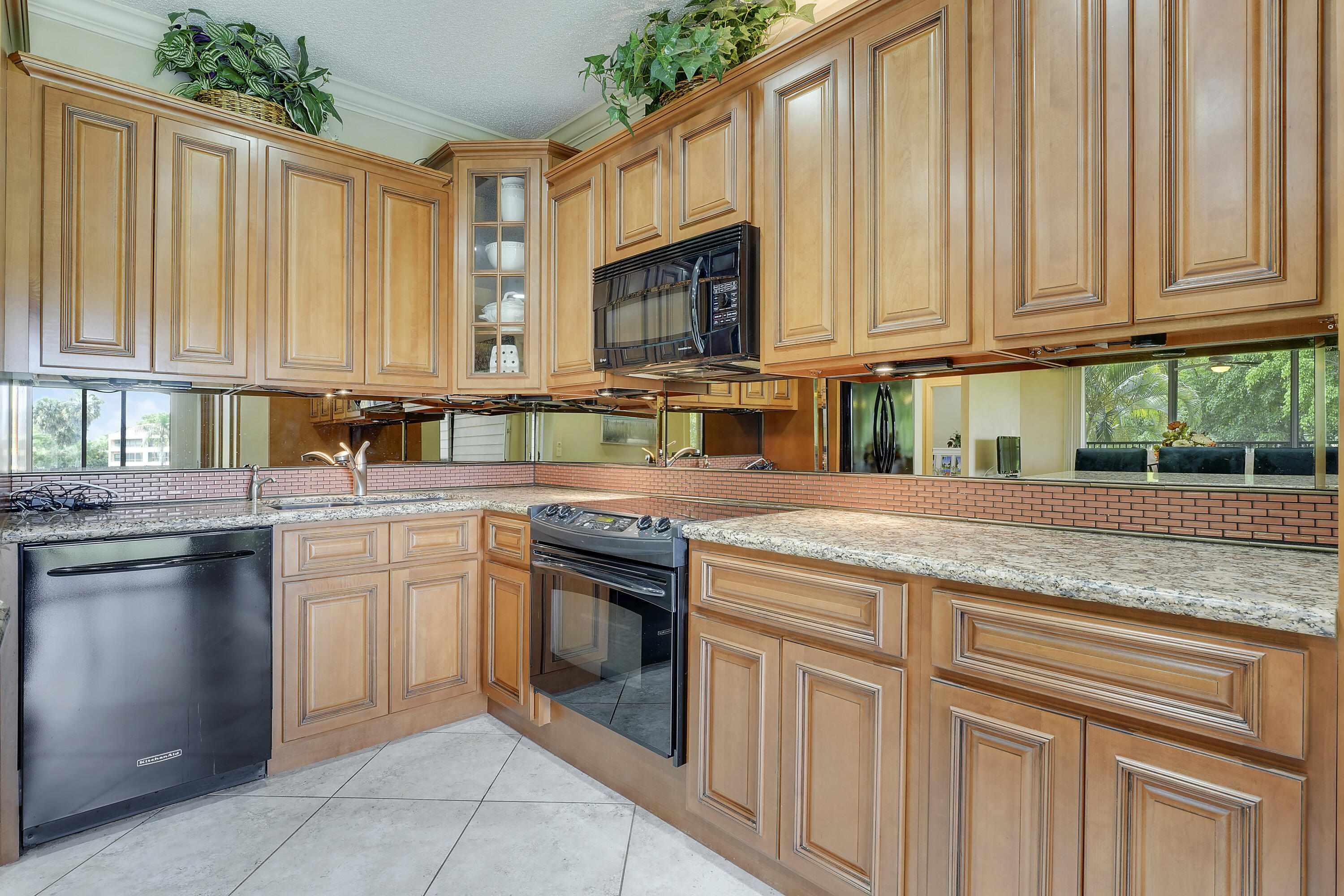 7599 Cinebar Drive, Unit 36U Boca Raton, FL 33433 - Photo 7 of 26 Kitchen-2