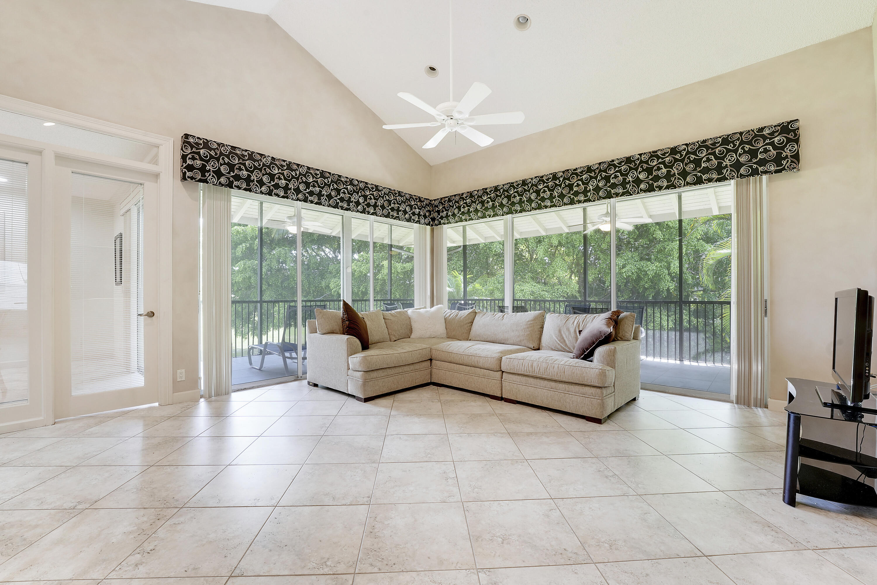 7599 Cinebar Drive, Unit 36U Boca Raton, FL 33433 - Photo 10 of 26 Living Rm