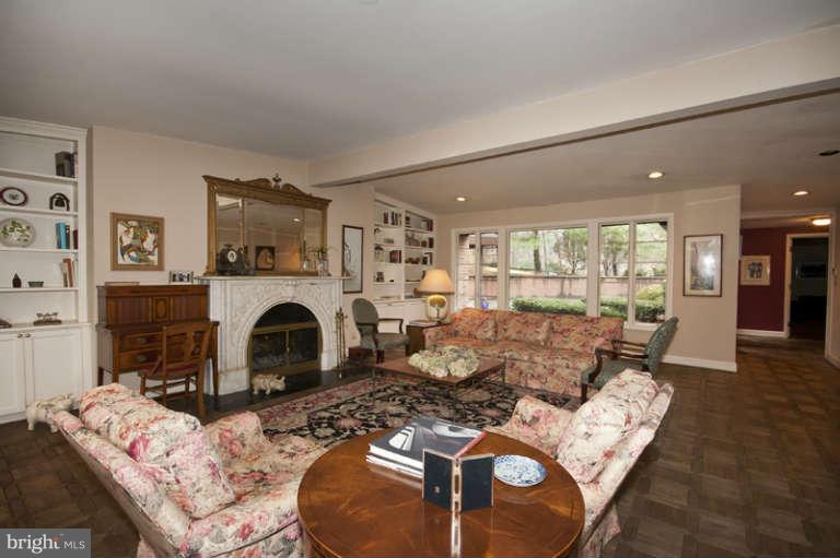 2601 Old Court Road Baltimore, MD 21208 - Photo 4 of 30 Living Room from back wall