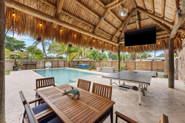 $775,000 | 1220 East Hawthorne Circle, Hollywood, FL 33021