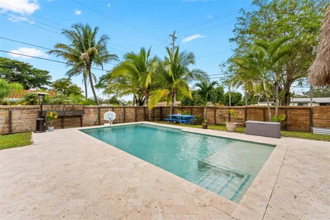 $775,000 | 1220 East Hawthorne Circle, Hollywood, FL 33021