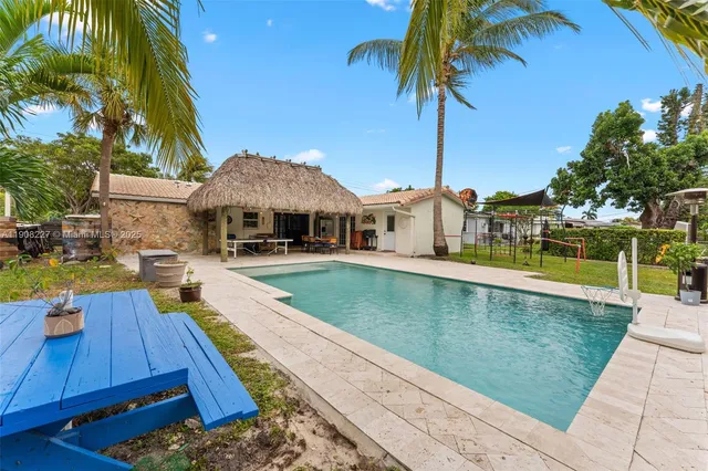 $775,000 | 1220 East Hawthorne Circle, Hollywood, FL 33021