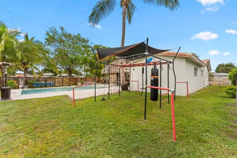 $775,000 | 1220 East Hawthorne Circle, Hollywood, FL 33021