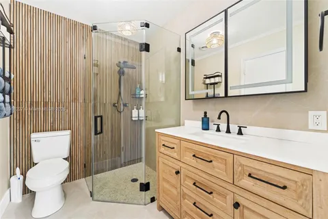 $775,000 | 1220 East Hawthorne Circle, Hollywood, FL 33021