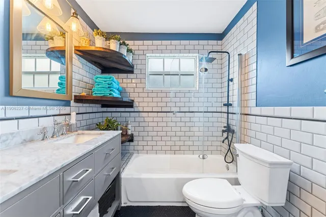 $775,000 | 1220 East Hawthorne Circle, Hollywood, FL 33021