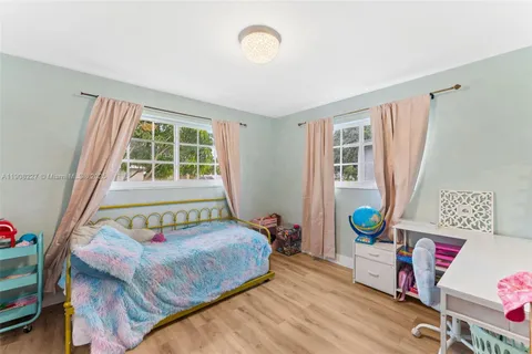 $775,000 | 1220 East Hawthorne Circle, Hollywood, FL 33021