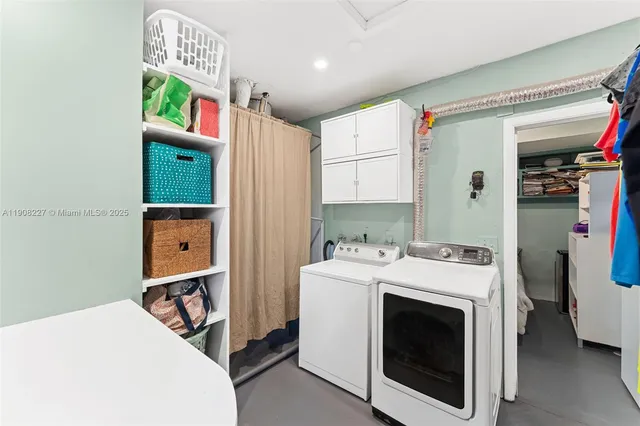 $775,000 | 1220 East Hawthorne Circle, Hollywood, FL 33021