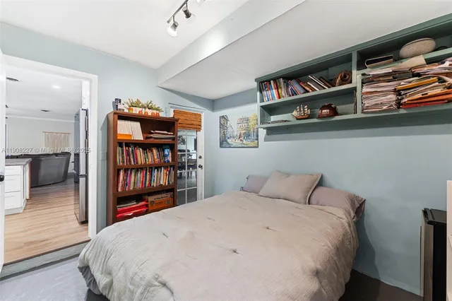 $775,000 | 1220 East Hawthorne Circle, Hollywood, FL 33021