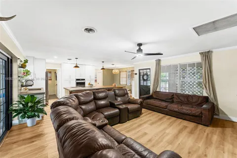 $775,000 | 1220 East Hawthorne Circle, Hollywood, FL 33021