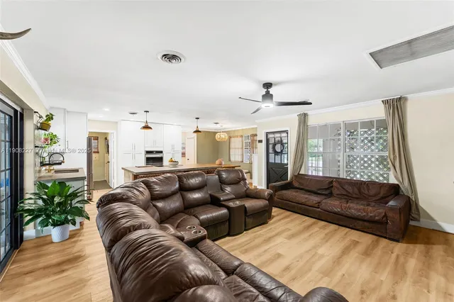 $775,000 | 1220 East Hawthorne Circle, Hollywood, FL 33021