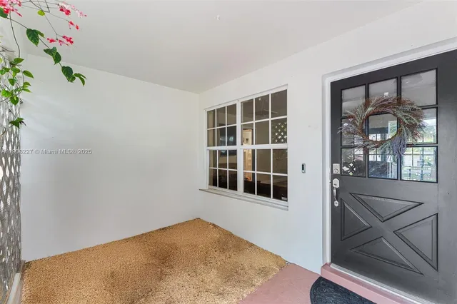 $775,000 | 1220 East Hawthorne Circle, Hollywood, FL 33021