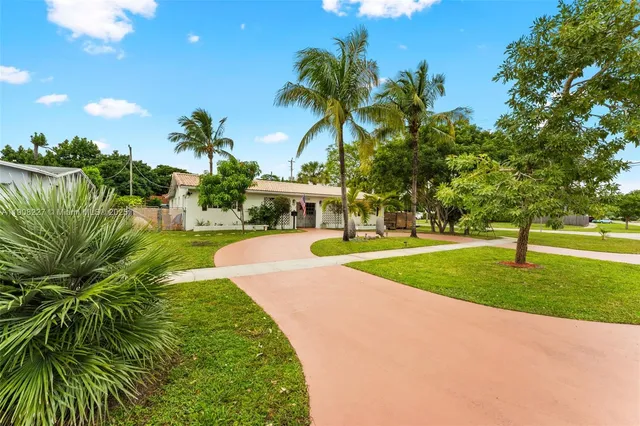 $775,000 | 1220 East Hawthorne Circle, Hollywood, FL 33021