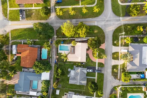 $775,000 | 1220 East Hawthorne Circle, Hollywood, FL 33021